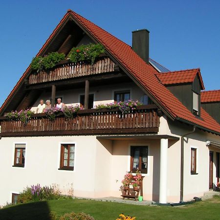 Gaestehaus Gertraud ノイアルベンロイト エクステリア 写真
