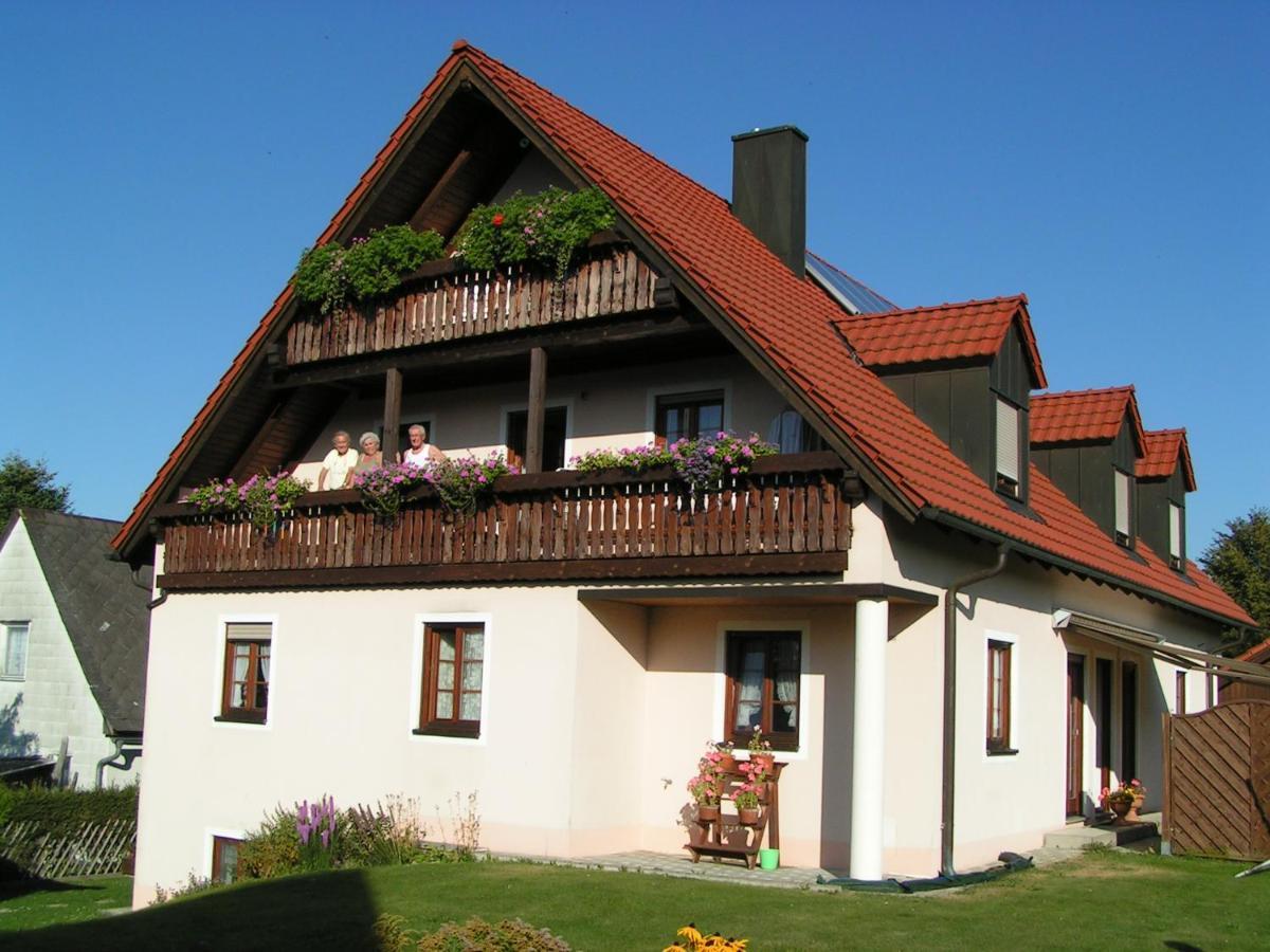 Gaestehaus Gertraud ノイアルベンロイト エクステリア 写真